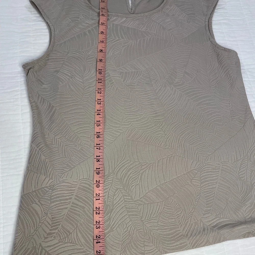 Calvin Klein Leaf design XL sleeveless top. - Picture 7 of 10
